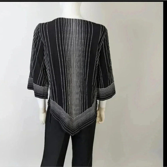 Alfani Printed Assymetrical Hem Top /  Medium - Picture 5 of 5